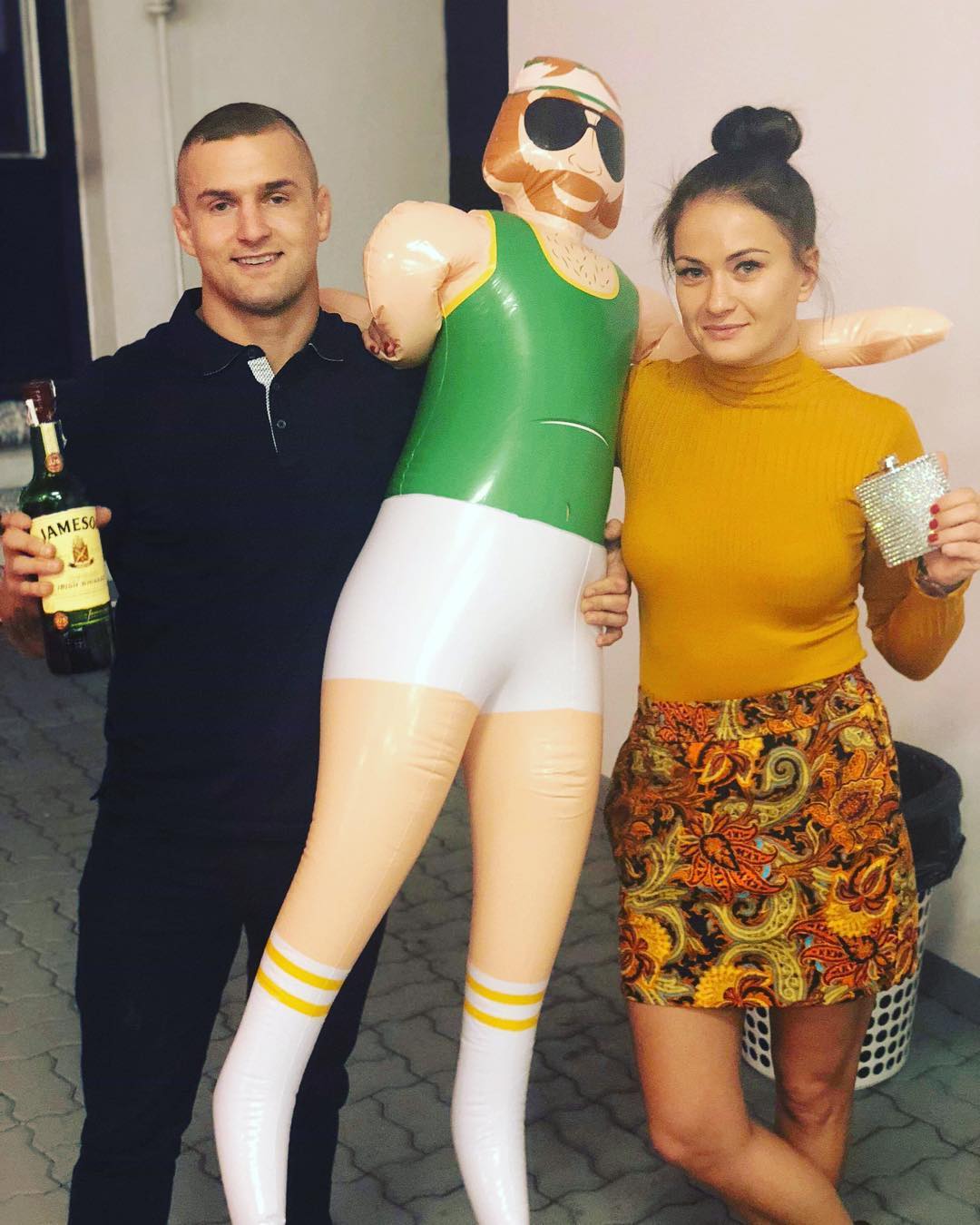 Karolina Kowalkiewicz IG Post - Such with Janusz ?????? with my friends ??????